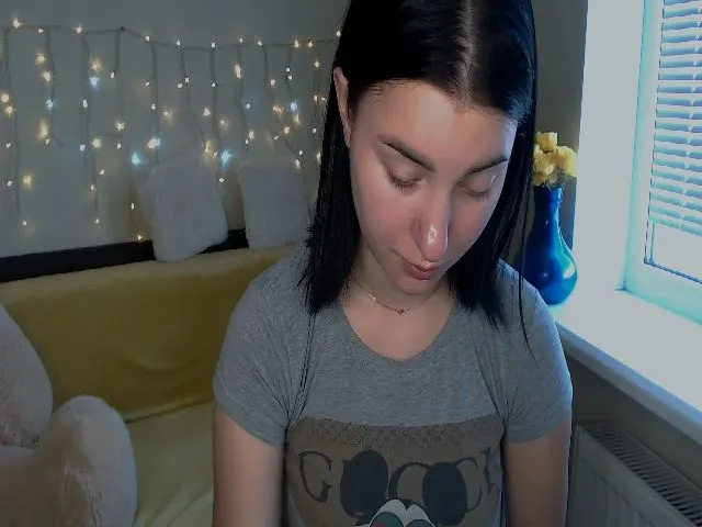 Live sex webcam photo for JenniferGill #252744594