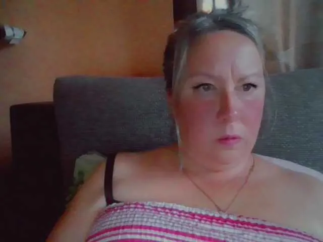 Live sex webcam photo for SecretDoll30 #255403471