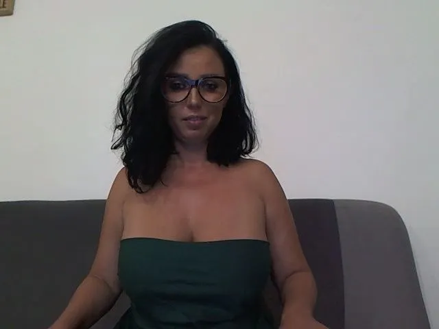 Live sex webcam photo for HotErikka #254138434