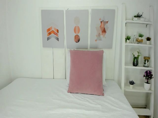 Live sex webcam photo for SOFI_LEONE #261709492