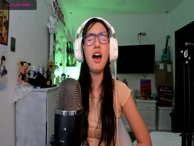 Live sex webcam photo for AnnieJulieth #260372647