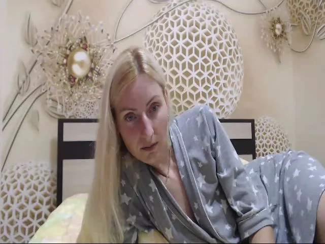 Live sex webcam photo for MeltingJulia #261600134