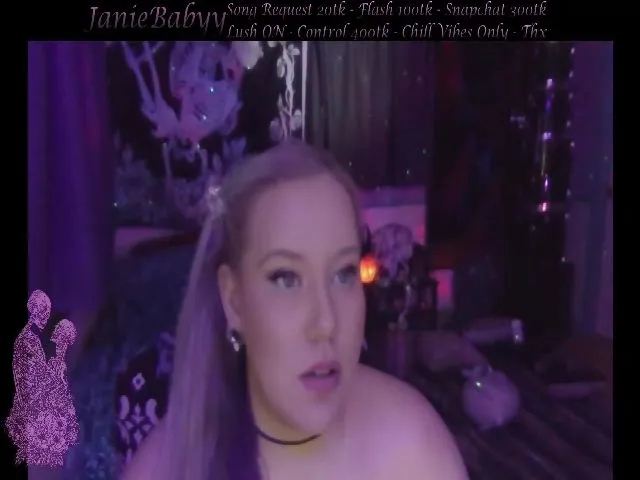 Live sex webcam photo for JanieBabyy #254995862