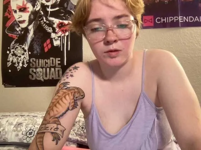 Live sex webcam photo for CandyBurger21 #243627958