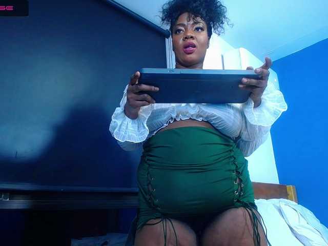 Live sex webcam photo for aisha-ebony #241329734