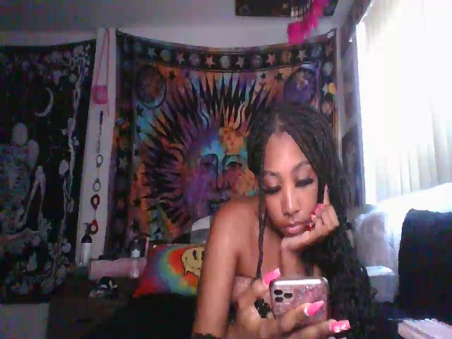 Live sex webcam photo for hennyhoneypot #256112226