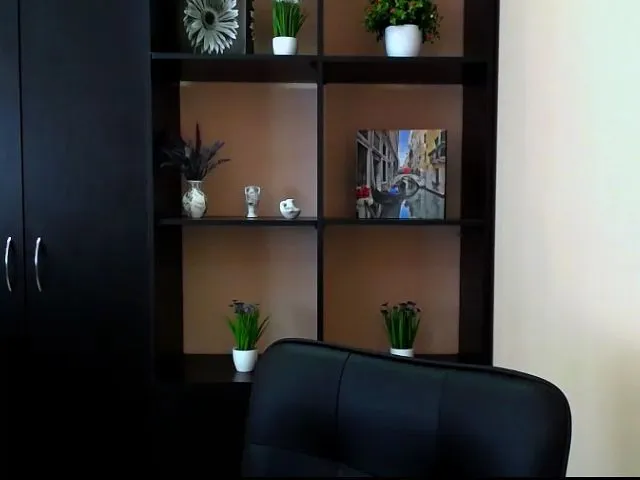 Live sex webcam photo for KailyMey #255330634