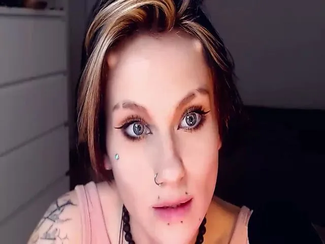 Live sex webcam photo for Hella_Hell #264383163