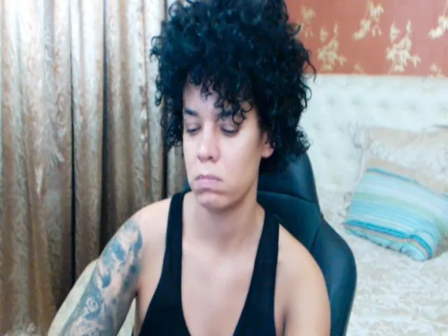 Live sex webcam photo for LaraAnne_ #259448146
