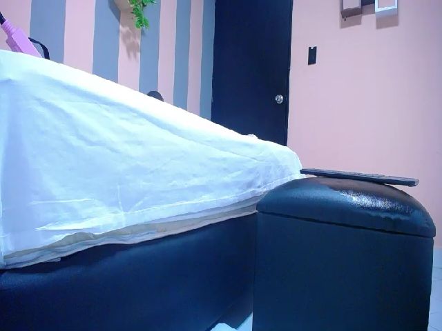 Live sex webcam photo for Aleja_10 #258923644