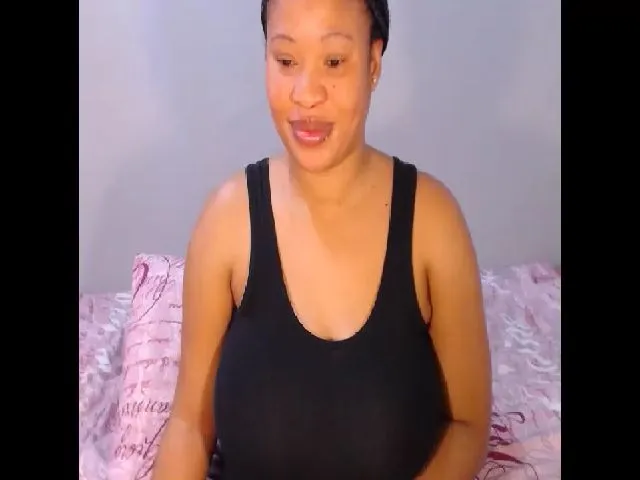 Live sex webcam photo for BigAreola26 #254455386