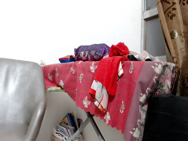 Live sex webcam photo for Angelina323 #257319645