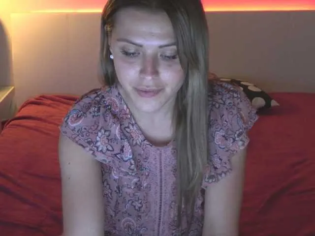 Live sex webcam photo for MeowCuty #250382518