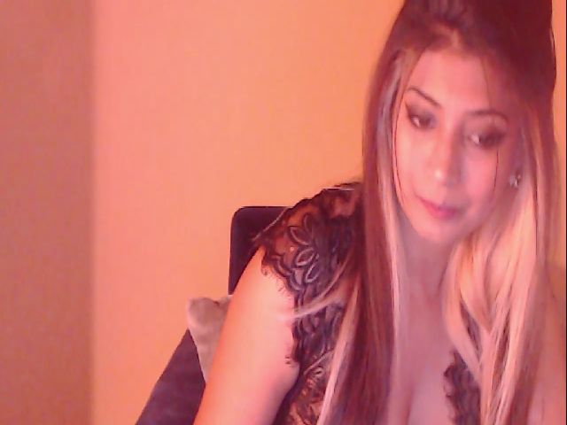 Live sex webcam photo for QUEEN_BELLA #253462778