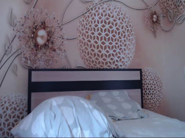 Live sex webcam photo for MeltingJulia #259842790