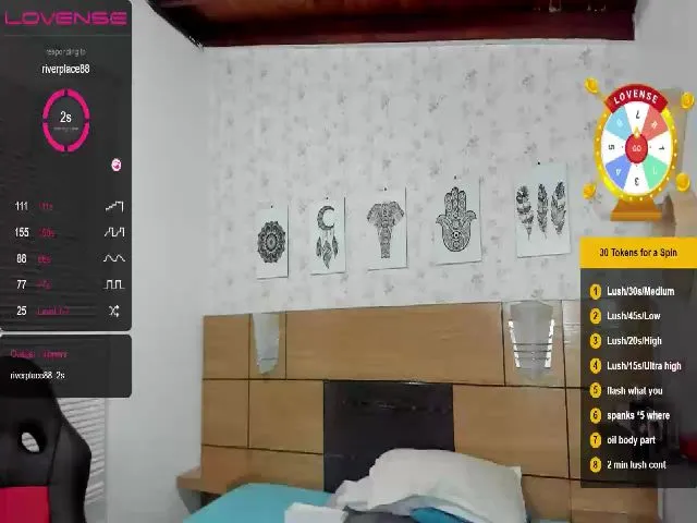 Live sex webcam photo for Kloemss #258167526