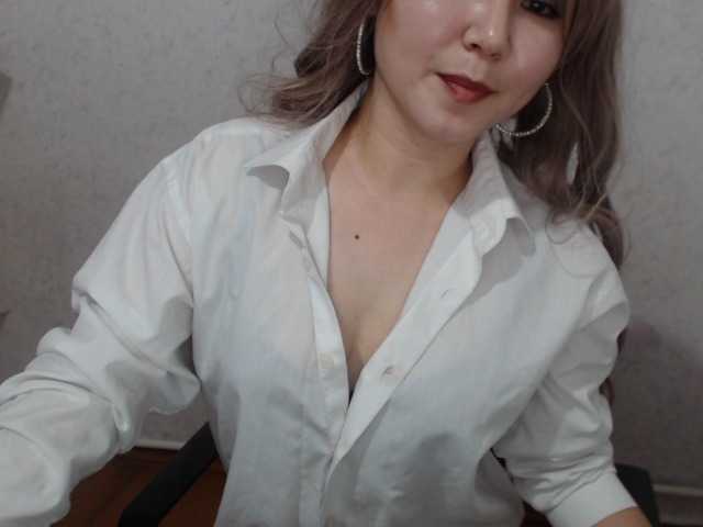 Live sex webcam photo for AuraAsian #241112497