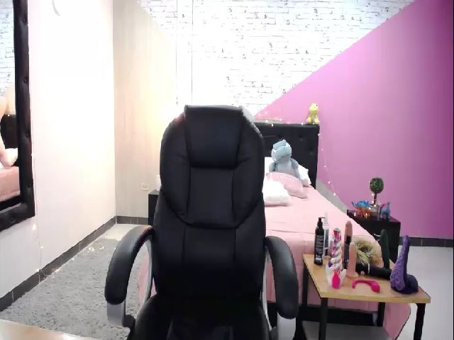 Live sex webcam photo for Khalesi69 #264999141