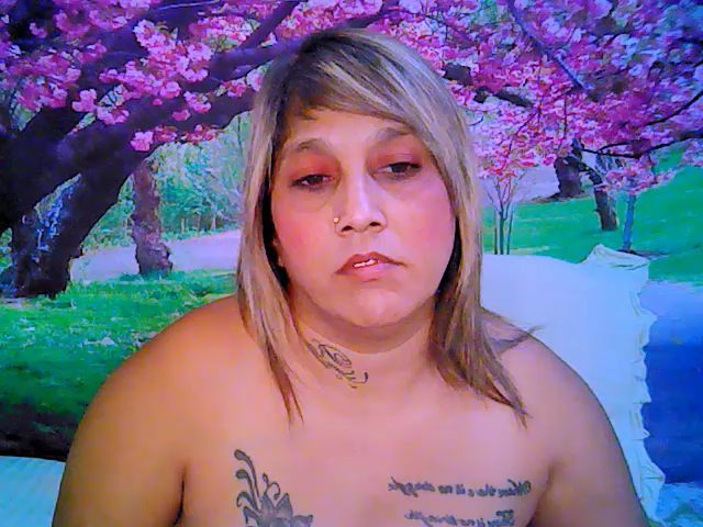 Live sex webcam photo for Roxyfoxy69 #264748405