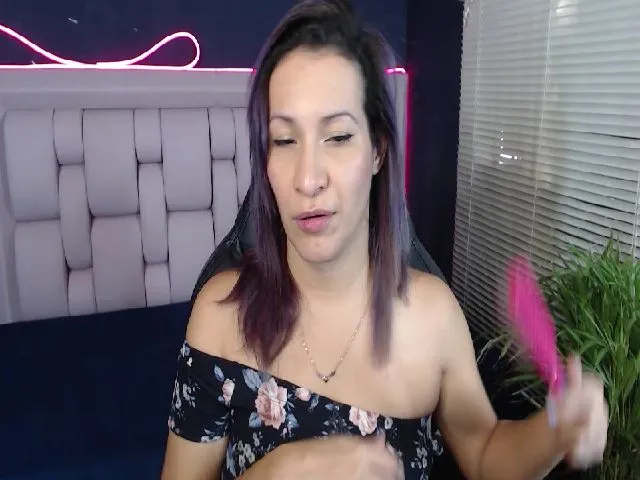 Live sex webcam photo for Infernalsexx #253089301