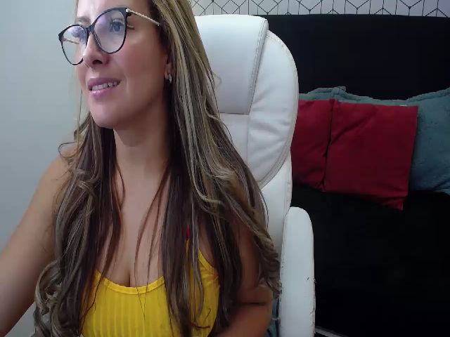 Live sex webcam photo for Lunahot48 #263693415