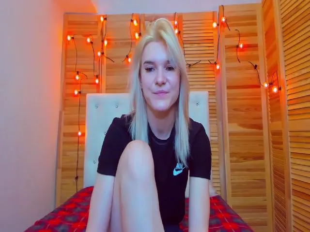 Live sex webcam photo for MarliTes #252995415