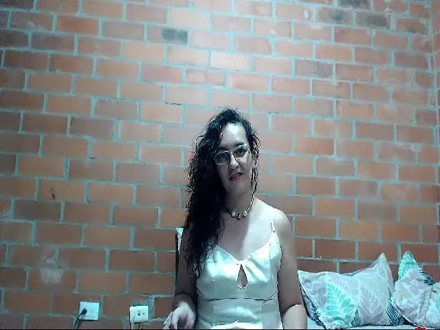 Live sex webcam photo for SaimaJayeb #261042460