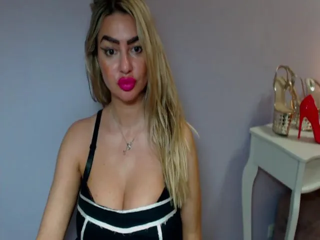 Live sex webcam photo for SuriHazeel #254230654