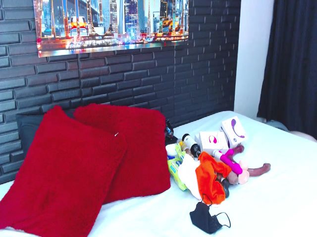 Live sex webcam photo for Samantha_25_ #263069018
