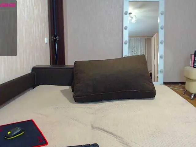 Live sex webcam photo for Blue-Eyes1 #245495139