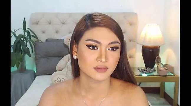 Live sex webcam photo for TsCUMQUEENY4U #244931814