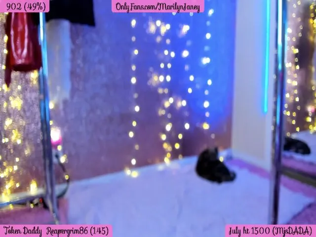 Live sex webcam photo for MarilynJane #256067463