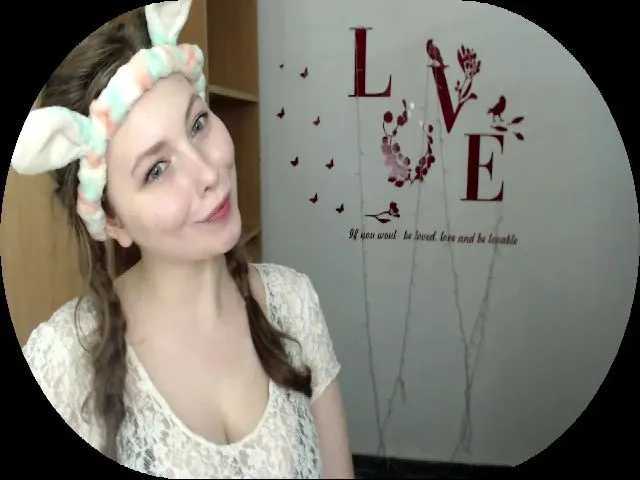 Live sex webcam photo for MollyMey #253536730