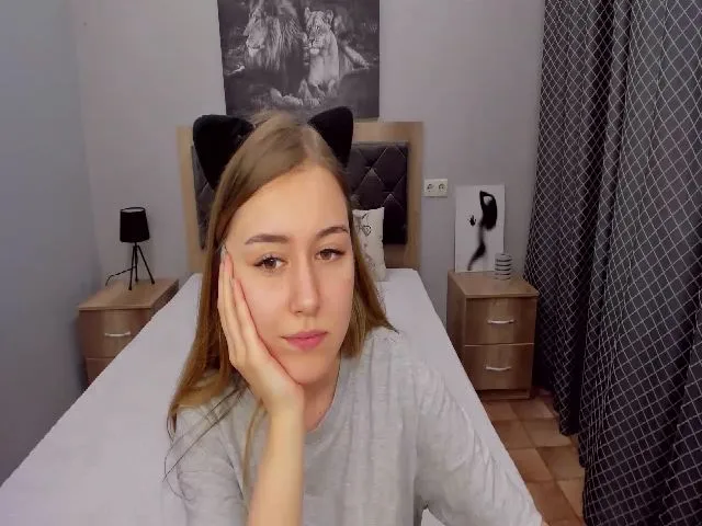 Live sex webcam photo for LorraineIce #255109172