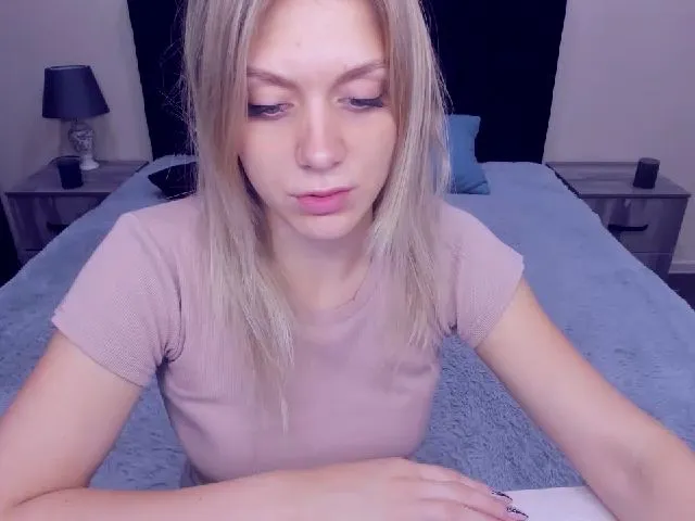 Live sex webcam photo for MeganKind #254721375