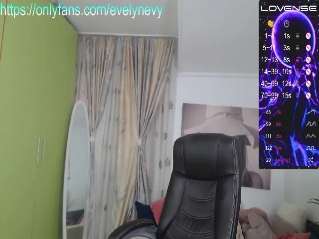 Live sex webcam photo for Evelynevi #255538509