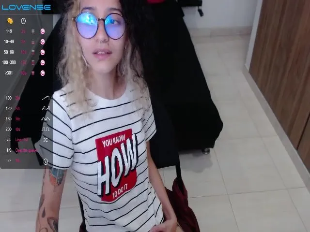 Live sex webcam photo for Myzore #259011454