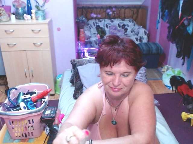 Live sex webcam photo for Elmira63 #250735335