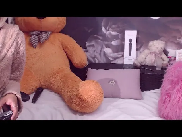 Live sex webcam photo for RoyalAlexisX #260074823