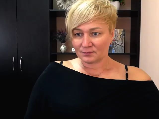 Live sex webcam photo for KailyMey #261412415