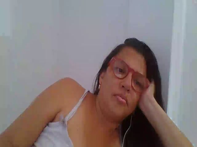 Live sex webcam photo for SweetLola01 #255948787