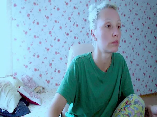 Live sex webcam photo for Blondedirty94 #263635084