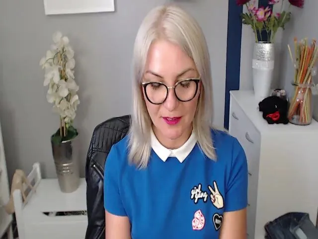 Live sex webcam photo for YummyLOR #259110185