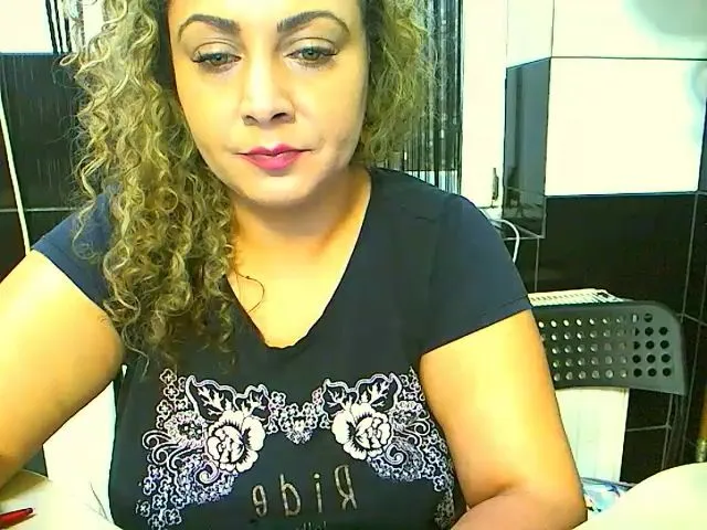 Live sex webcam photo for Lesby2Squirty #259687155