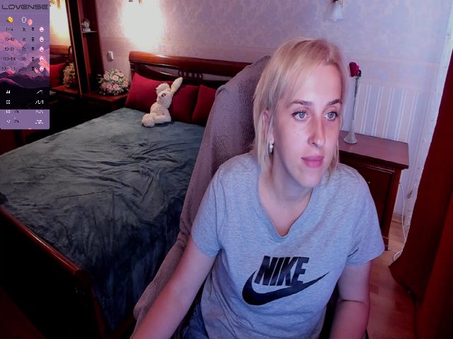 Live sex webcam photo for VictoriaJons5 #252799378