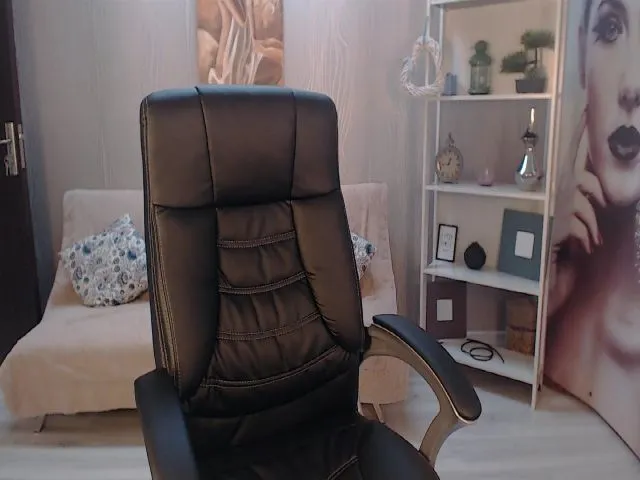 Live sex webcam photo for GoddesSophy #265370761