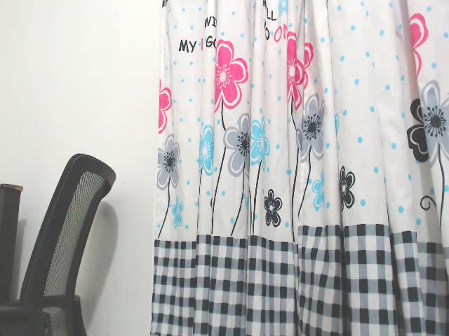 Live sex webcam photo for DIANA_STEVEN #253387767