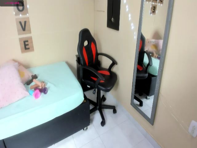 Live sex webcam photo for ADRIELMARTINS #259261791