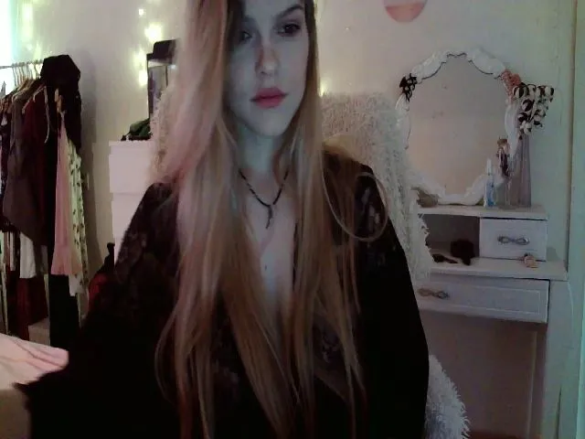 Live sex webcam photo for Nicole_W #262923415