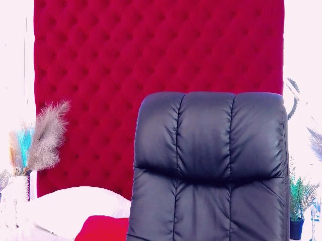 Live sex webcam photo for MillaLoves #259196705